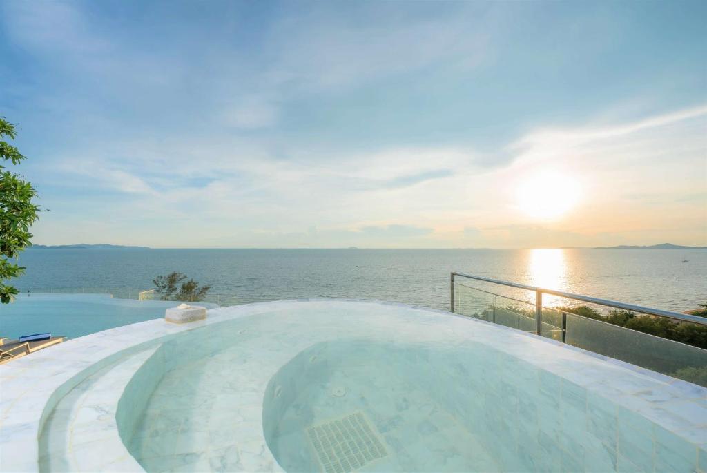 Bayphere Hotel Pattaya Ban Nong Hin  Exterior photo